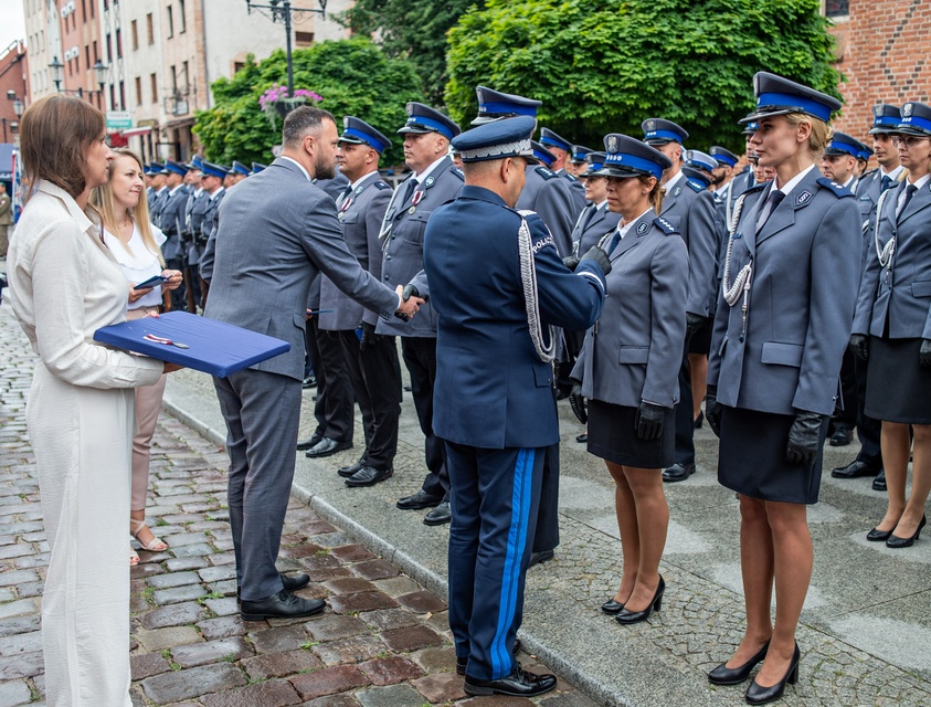 Apel i festyn. Policjanci świętują w Elblągu zdjęcie nr 289720