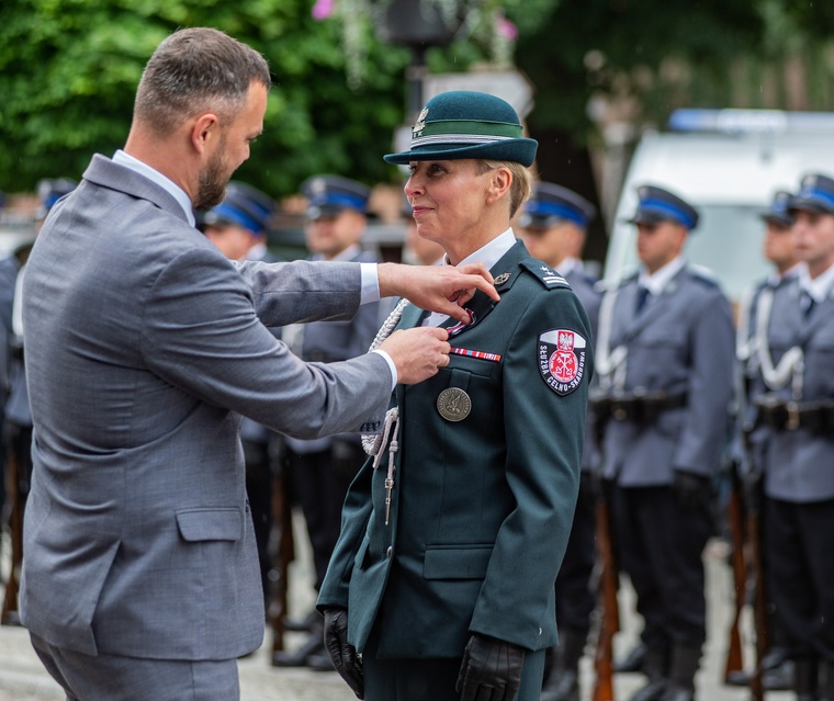 Apel i festyn. Policjanci świętują w Elblągu zdjęcie nr 289731