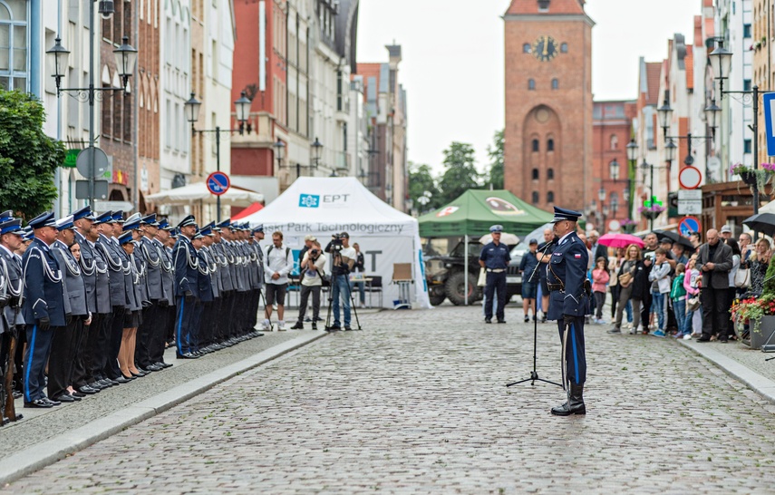 Apel i festyn. Policjanci świętują w Elblągu zdjęcie nr 289696