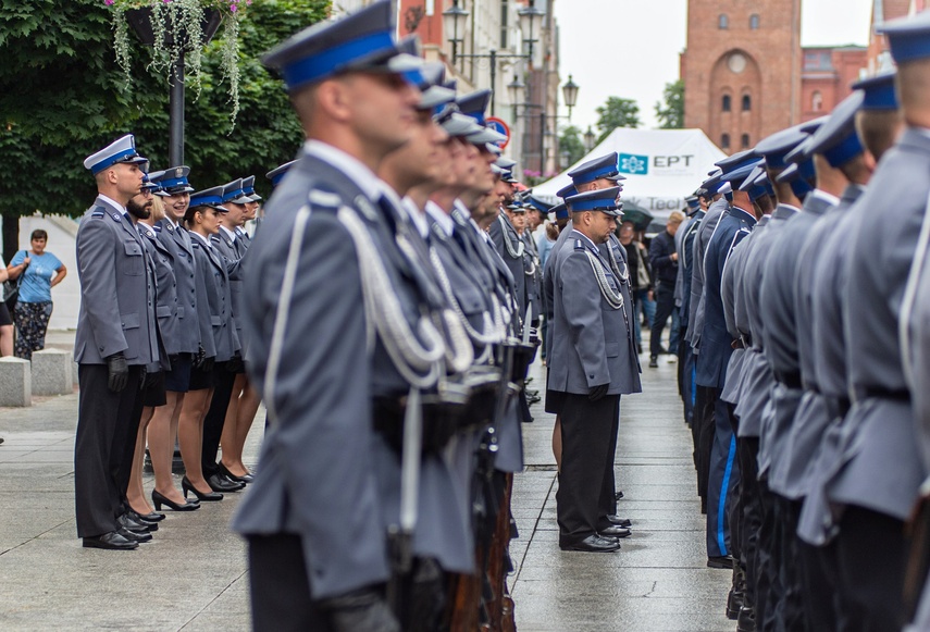 Apel i festyn. Policjanci świętują w Elblągu zdjęcie nr 289714