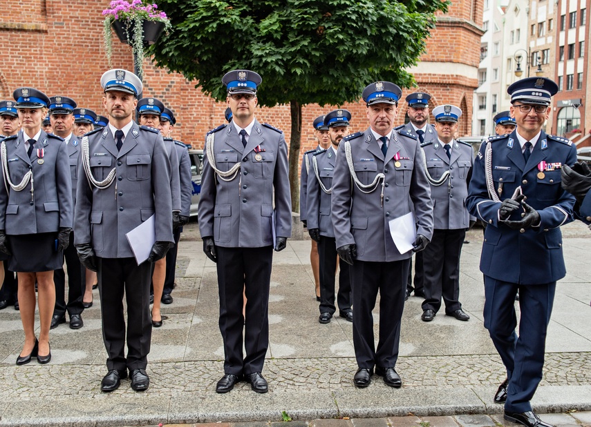 Apel i festyn. Policjanci świętują w Elblągu zdjęcie nr 289723