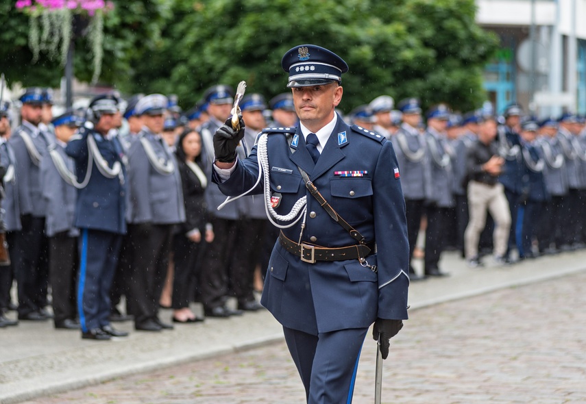 Apel i festyn. Policjanci świętują w Elblągu zdjęcie nr 289702