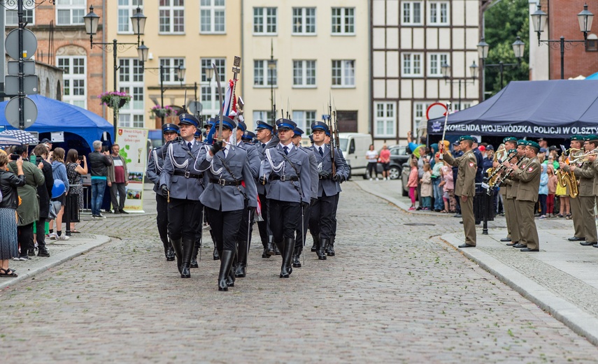 Apel i festyn. Policjanci świętują w Elblągu zdjęcie nr 289738