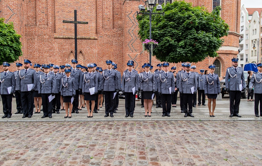 Apel i festyn. Policjanci świętują w Elblągu zdjęcie nr 289728