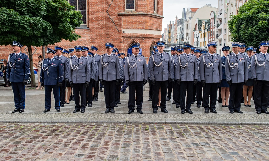 Apel i festyn. Policjanci świętują w Elblągu zdjęcie nr 289726