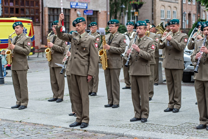 Apel i festyn. Policjanci świętują w Elblągu zdjęcie nr 289700