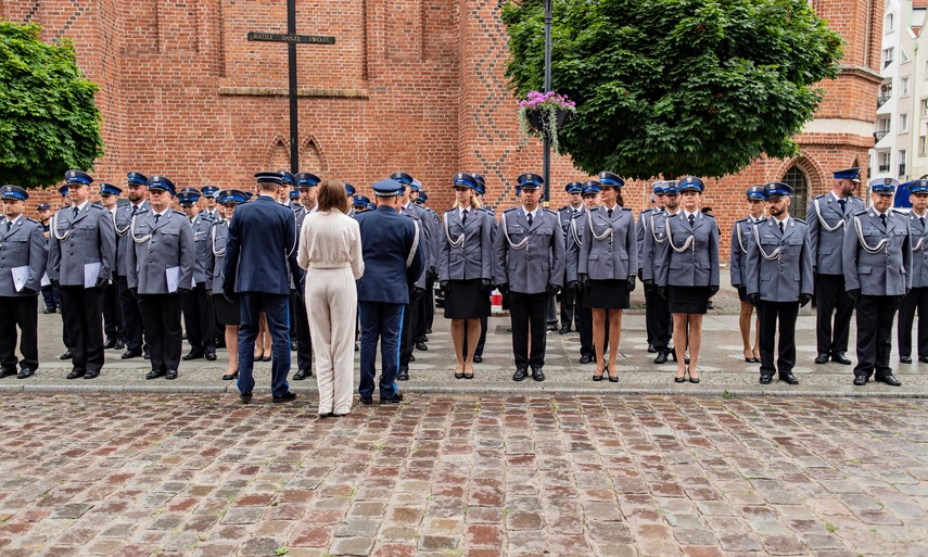 Apel i festyn. Policjanci świętują w Elblągu zdjęcie nr 289724