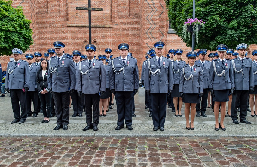 Apel i festyn. Policjanci świętują w Elblągu zdjęcie nr 289721