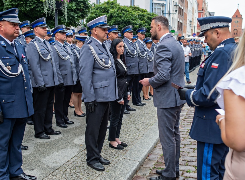 Apel i festyn. Policjanci świętują w Elblągu zdjęcie nr 289718