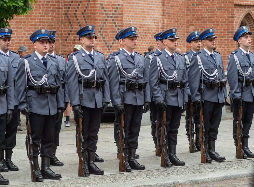 Apel i festyn. Policjanci świętują w Elblągu zdjęcie nr 289699