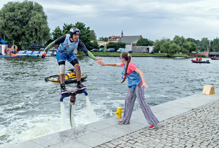 Na rzece sporo się dzieje zdjęcie nr 289883