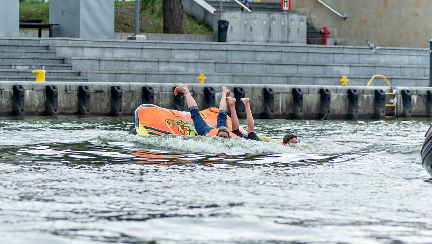 Na rzece sporo się dzieje zdjęcie nr 289843