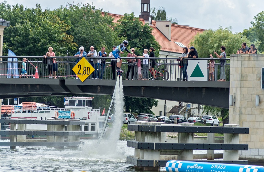 Na rzece sporo się dzieje zdjęcie nr 289828