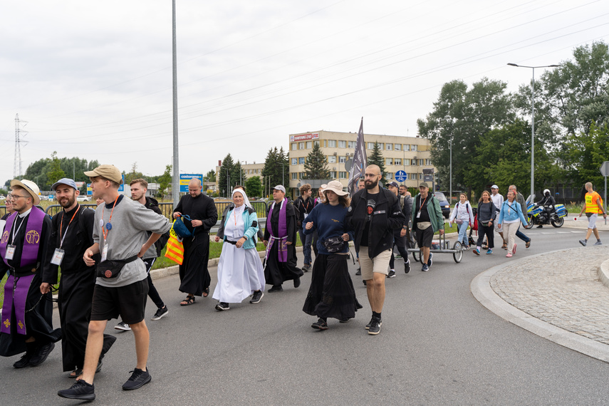 Ruszyli z Elbląga na Jasną Górę zdjęcie nr 290174