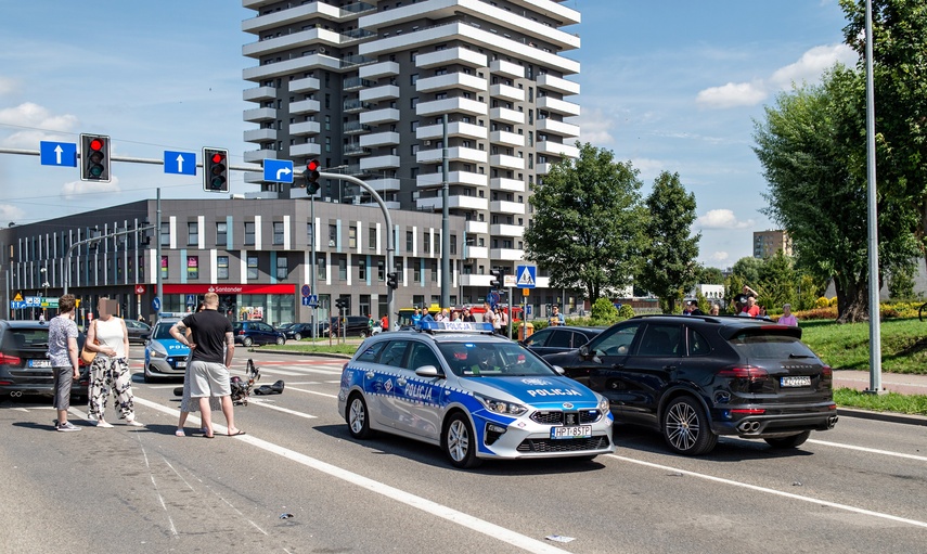 Wypadek i śmierć motocyklisty na ul. 12 Lutego zdjęcie nr 290195