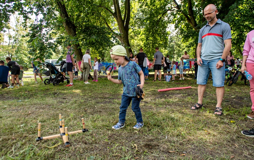 Rodzinnie w parku Traugutta zdjęcie nr 290231