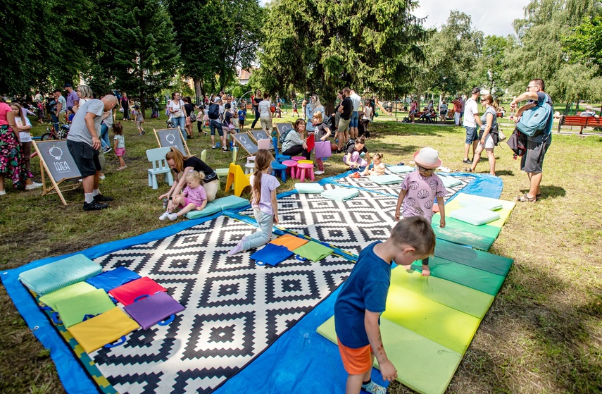 Rodzinnie w parku Traugutta zdjęcie nr 290233