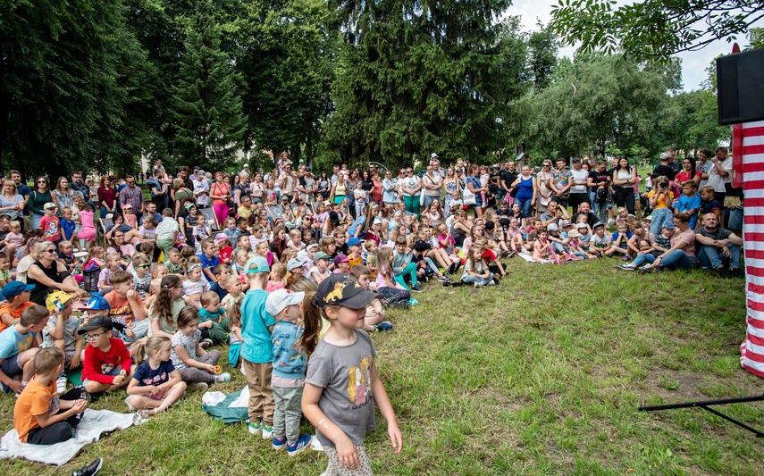 Rodzinnie w parku Traugutta zdjęcie nr 290207