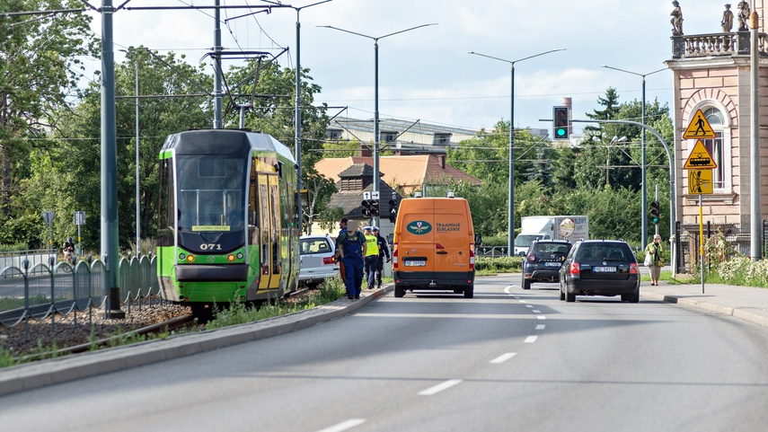 Wjechał na tory i zablokował ruch tramwajów zdjęcie nr 290615