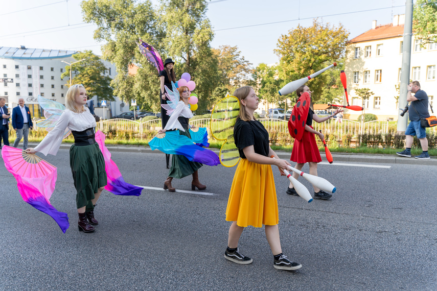 Seniorzy przemaszerowali przez miasto zdjęcie nr 292681