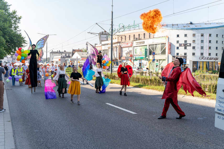 Seniorzy przemaszerowali przez miasto zdjęcie nr 292680