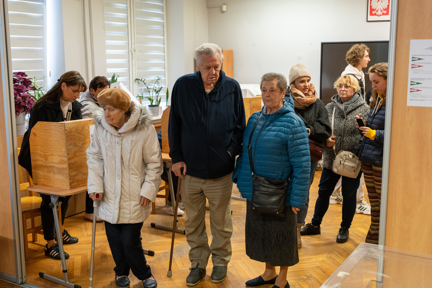 Elblążanki i elblążanie głosują. "To wielki obowiązek i przywilej" zdjęcie nr 294973