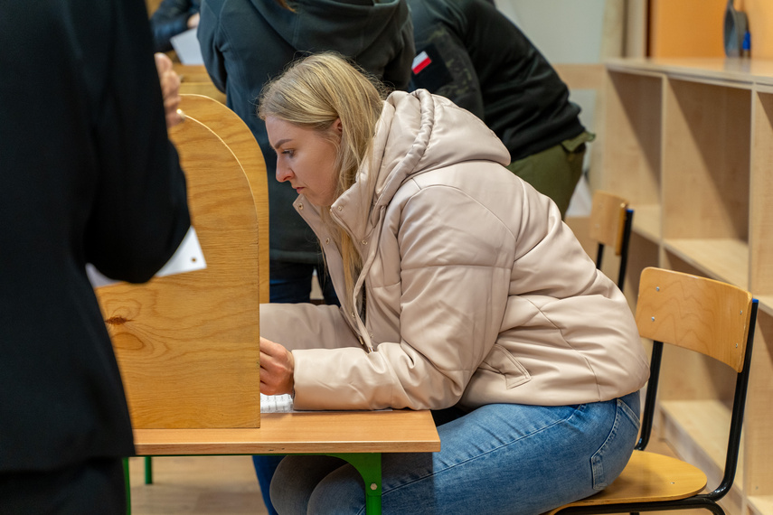 Elblążanki i elblążanie głosują. "To wielki obowiązek i przywilej" zdjęcie nr 294958