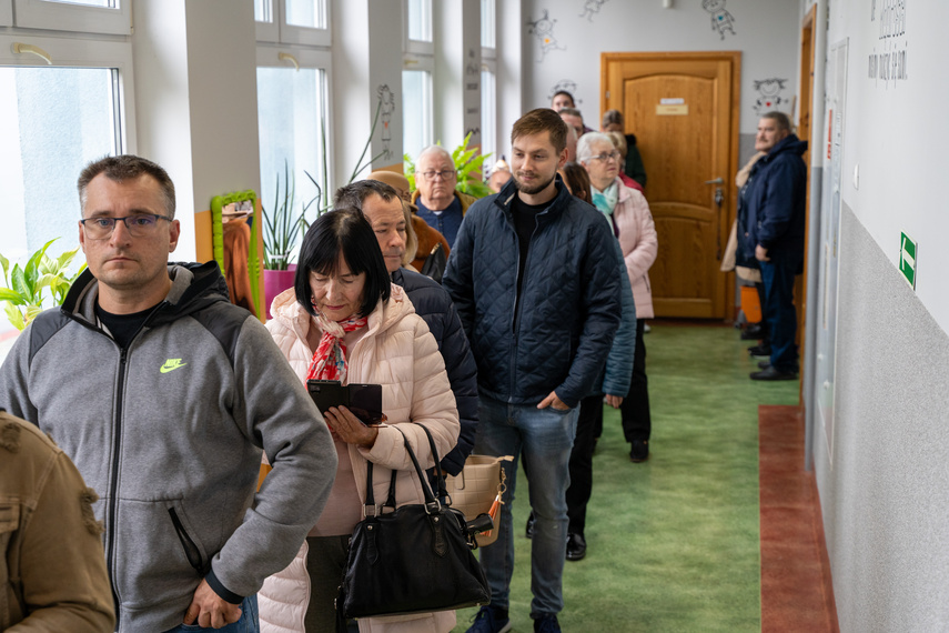 Elblążanki i elblążanie głosują. "To wielki obowiązek i przywilej" zdjęcie nr 294971