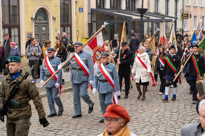 Elblążanie uczcili 105. rocznicę odzyskania niepodległości zdjęcie nr 295997