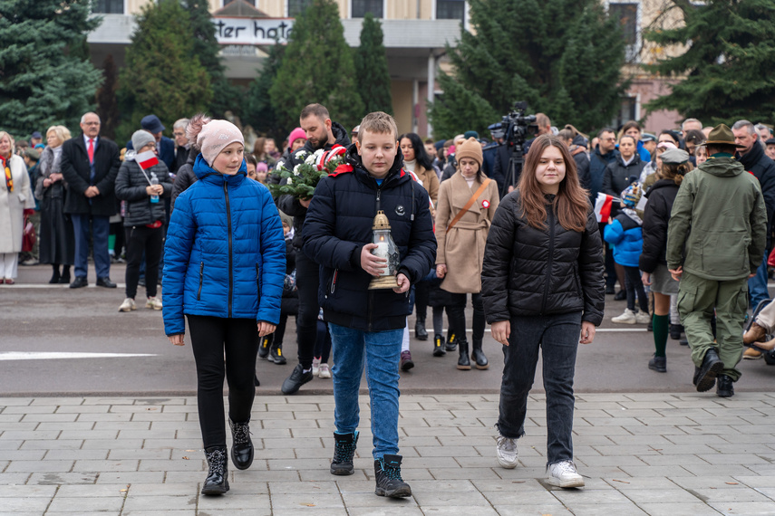 Elblążanie uczcili 105. rocznicę odzyskania niepodległości zdjęcie nr 296054