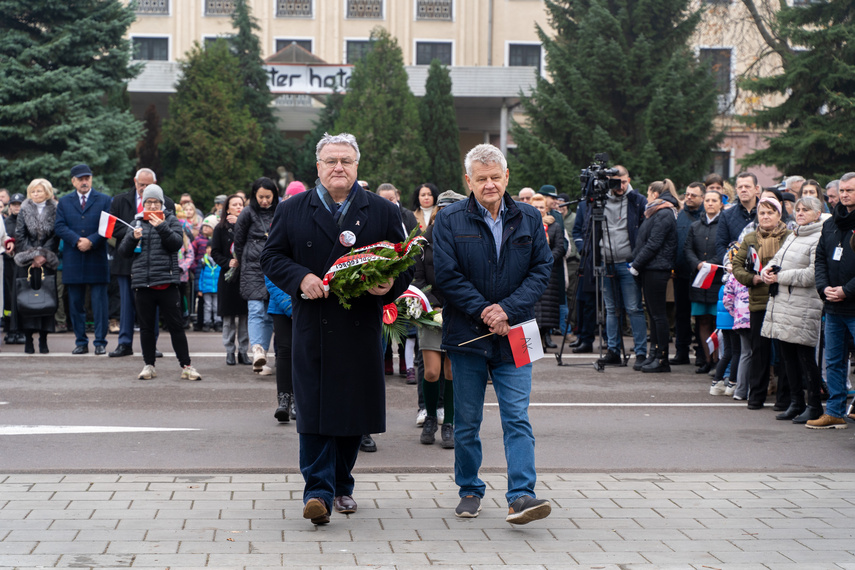 Elblążanie uczcili 105. rocznicę odzyskania niepodległości zdjęcie nr 296052