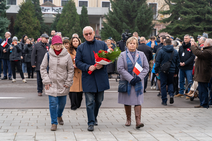 Elblążanie uczcili 105. rocznicę odzyskania niepodległości zdjęcie nr 296048