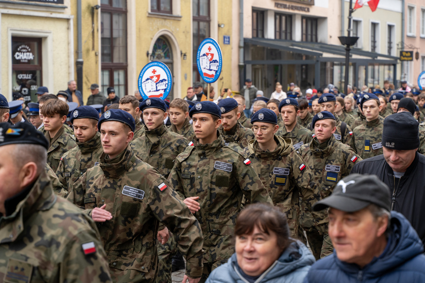 Elblążanie uczcili 105. rocznicę odzyskania niepodległości zdjęcie nr 296003