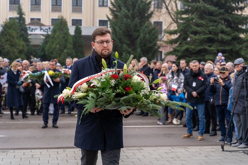 Elblążanie uczcili 105. rocznicę odzyskania niepodległości zdjęcie nr 296029