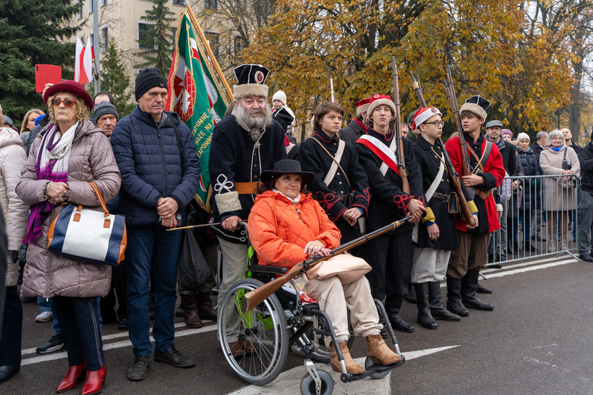 Elblążanie uczcili 105. rocznicę odzyskania niepodległości zdjęcie nr 296010