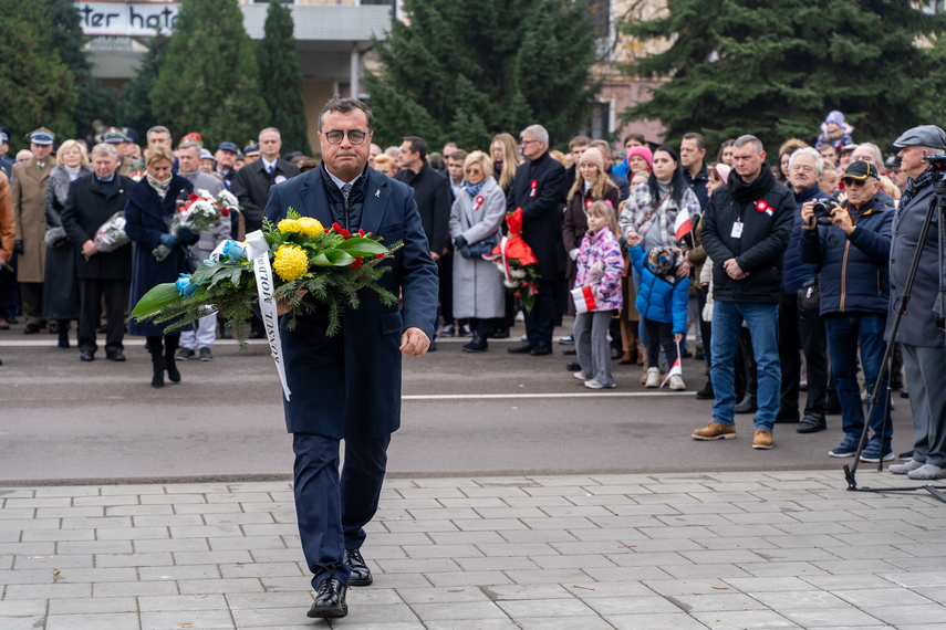 Elblążanie uczcili 105. rocznicę odzyskania niepodległości zdjęcie nr 296030