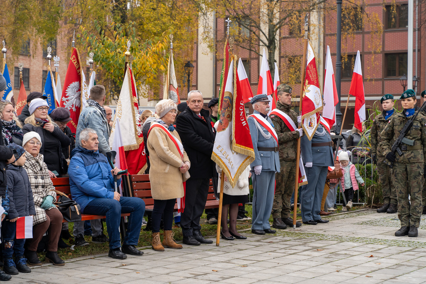 Elblążanie uczcili 105. rocznicę odzyskania niepodległości zdjęcie nr 296015