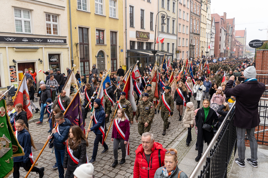 Elblążanie uczcili 105. rocznicę odzyskania niepodległości zdjęcie nr 295999