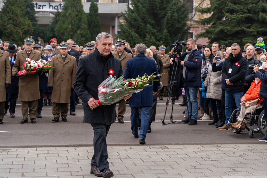 Elblążanie uczcili 105. rocznicę odzyskania niepodległości zdjęcie nr 296034