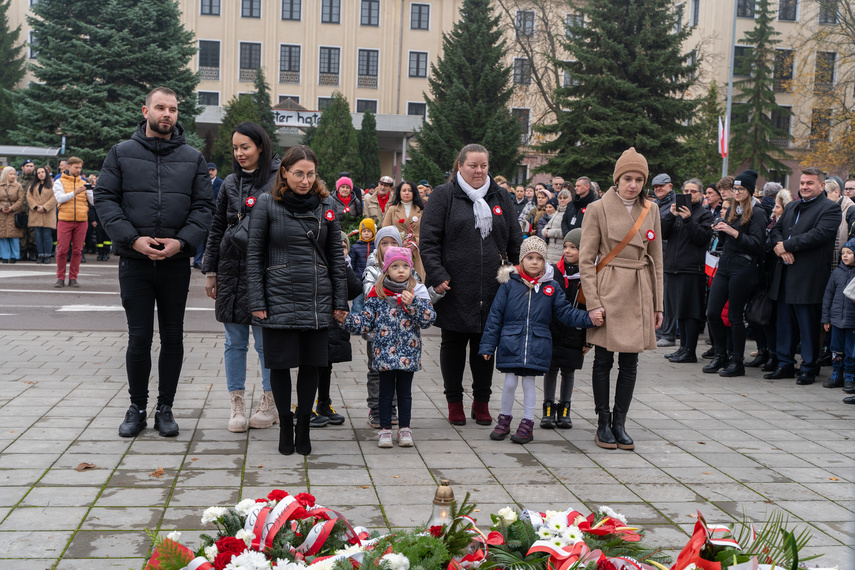 Elblążanie uczcili 105. rocznicę odzyskania niepodległości zdjęcie nr 296056