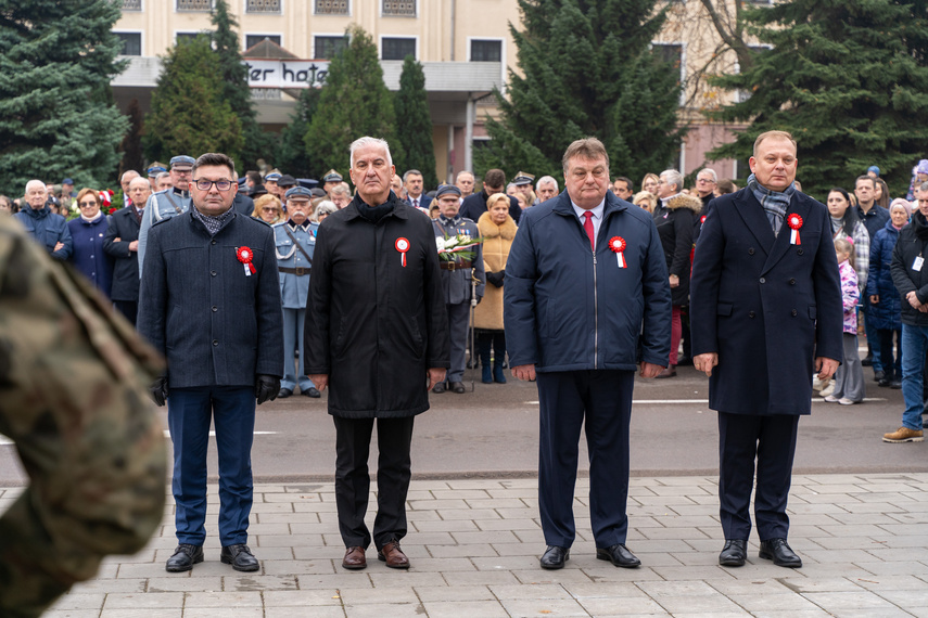 Elblążanie uczcili 105. rocznicę odzyskania niepodległości zdjęcie nr 296025