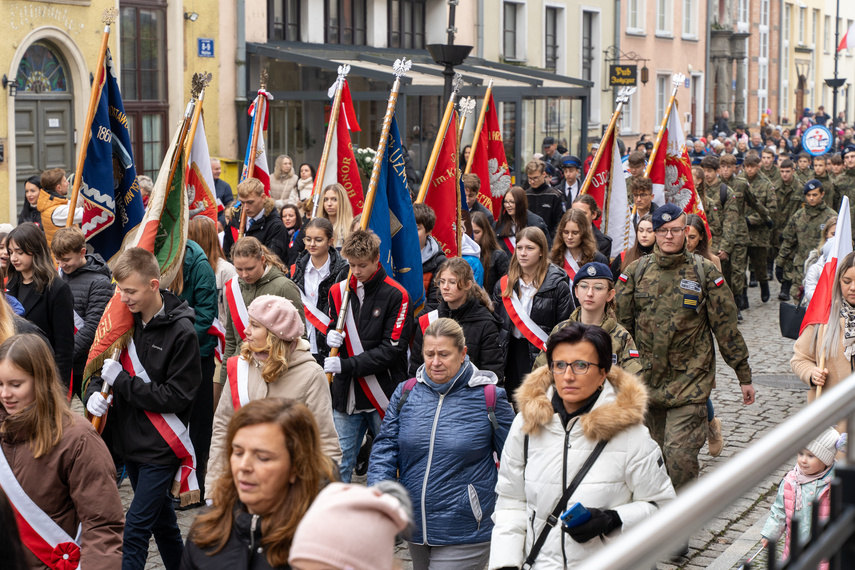 Elblążanie uczcili 105. rocznicę odzyskania niepodległości zdjęcie nr 296000