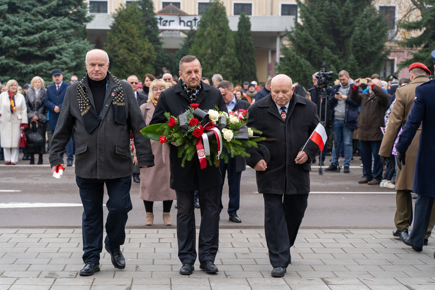 Elblążanie uczcili 105. rocznicę odzyskania niepodległości zdjęcie nr 296042