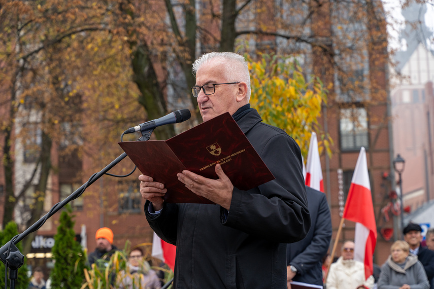 Elblążanie uczcili 105. rocznicę odzyskania niepodległości zdjęcie nr 296016