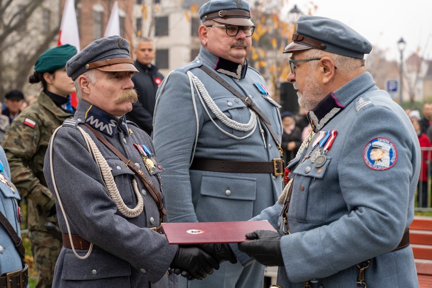 Elblążanie uczcili 105. rocznicę odzyskania niepodległości zdjęcie nr 296021