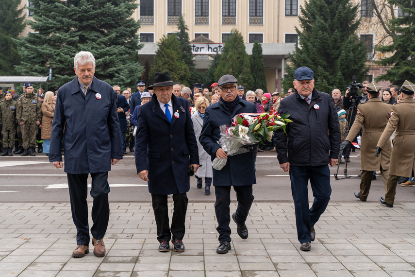 Elblążanie uczcili 105. rocznicę odzyskania niepodległości zdjęcie nr 296036