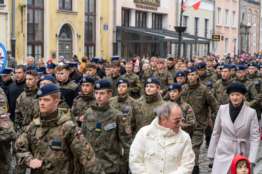 Elblążanie uczcili 105. rocznicę odzyskania niepodległości zdjęcie nr 296004