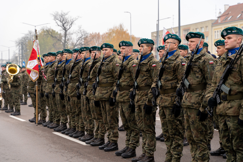 Elblążanie uczcili 105. rocznicę odzyskania niepodległości zdjęcie nr 296006