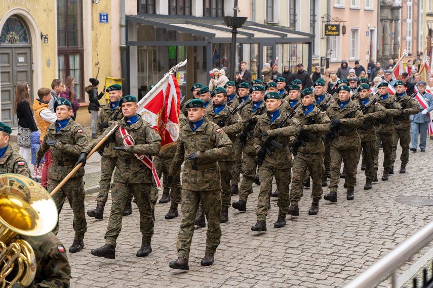 Elblążanie uczcili 105. rocznicę odzyskania niepodległości zdjęcie nr 295996