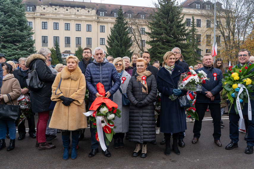 Elblążanie uczcili 105. rocznicę odzyskania niepodległości zdjęcie nr 296008